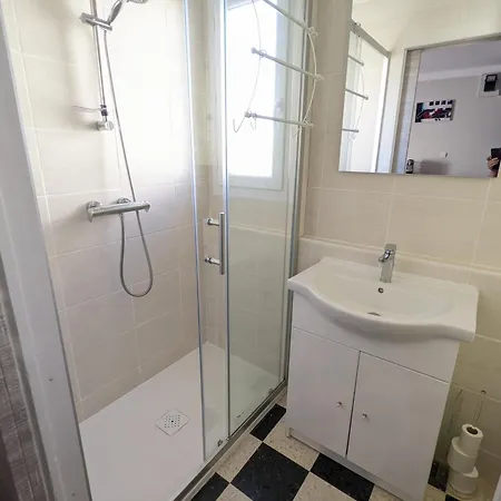 Apartment Renove Avec Balcon, Clim, Proche Plage, Parking, Pour 3/4 Pers. - Fr-1-797-45 *